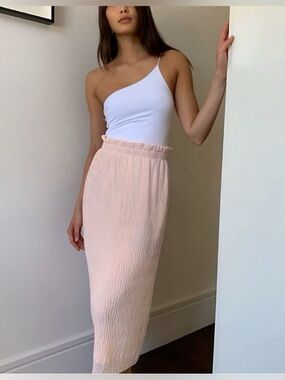 ✨ Dreamy Babaton Gabriola Peach Pink Pleated Midi Skirt ✨ Preloved ✨ Size Medium